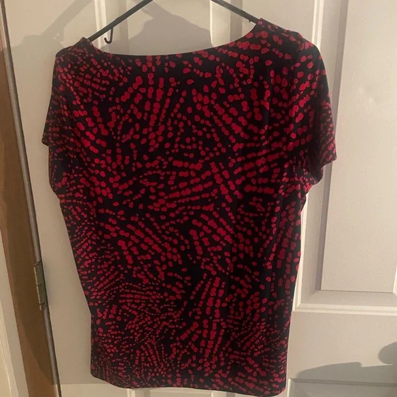 Anne Klein XLg Red Pattern on Navy, Sleeveless Cowlneck Cape-overlay Top. - Picture 5 of 10